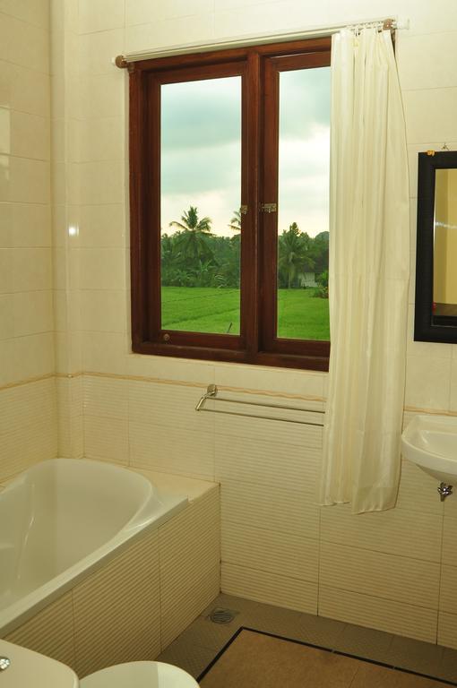 Three Dewi'S Guest House Ubud Rum bild